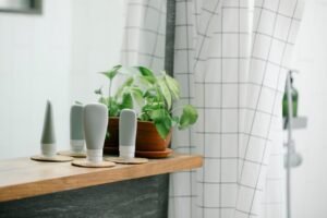 What is the standard length of a shower curtain?